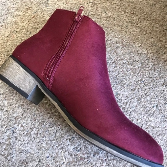 NIB Burgundy suede ankle boots!! - Picture 2 of 3